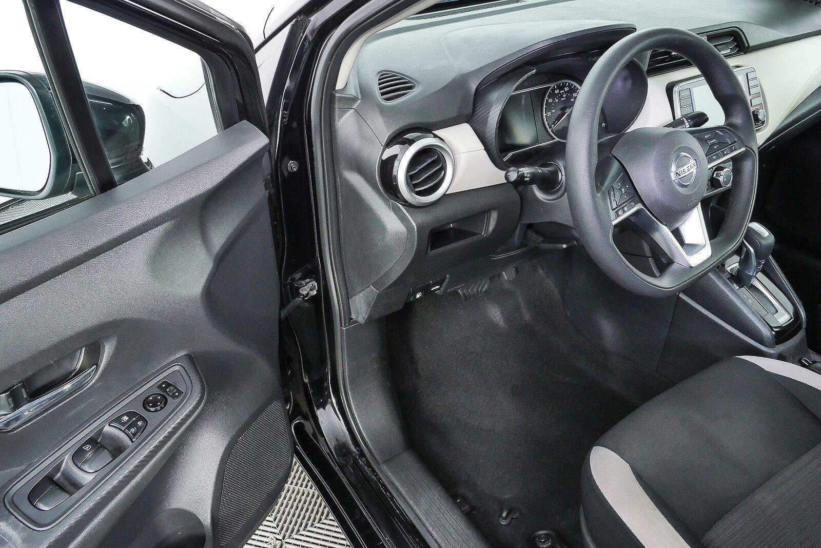 Used 2021 Nissan Versa SV FWD image 7