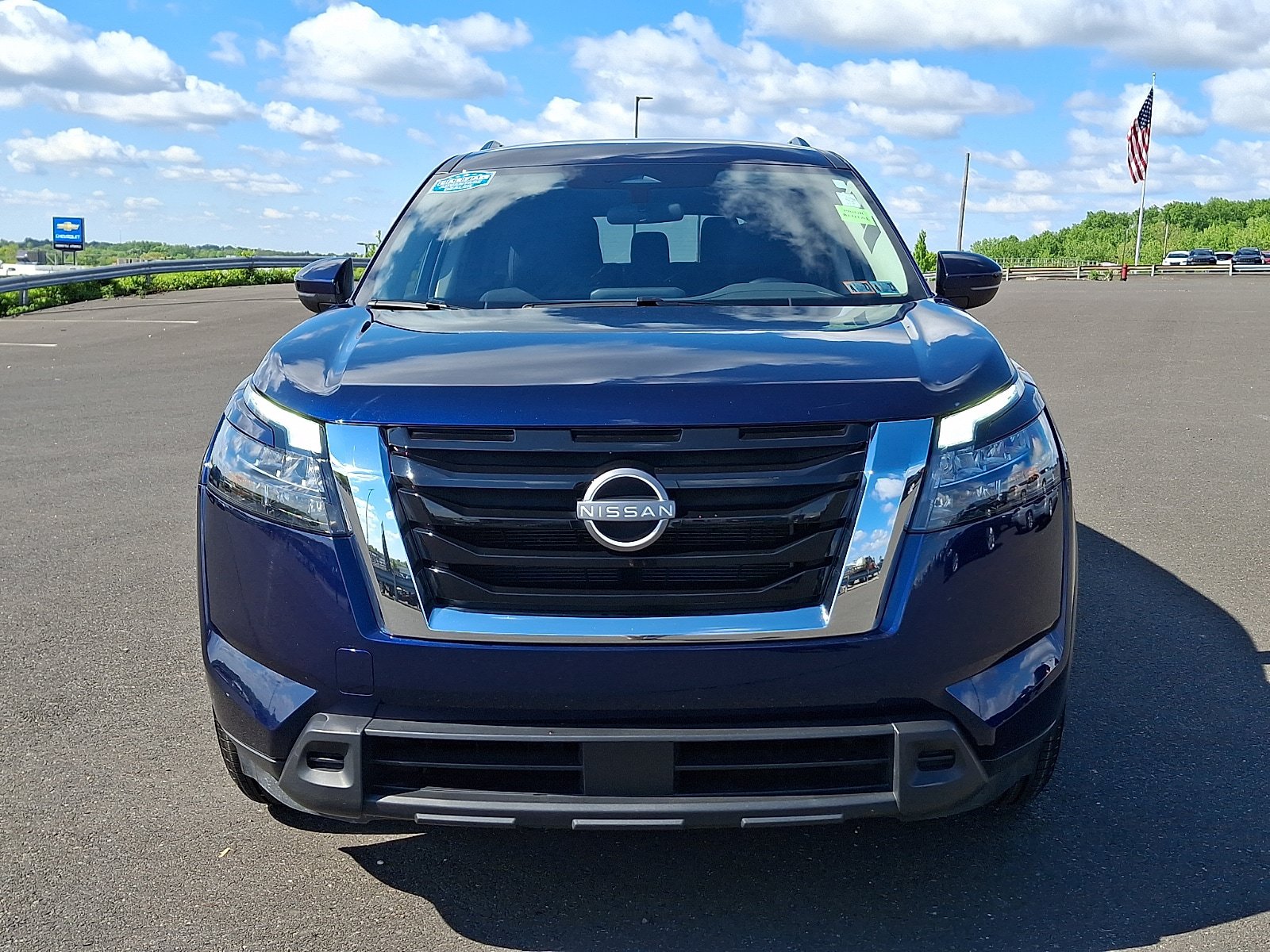 Used 2025 Nissan Pathfinder SV AWD/4WD image 2