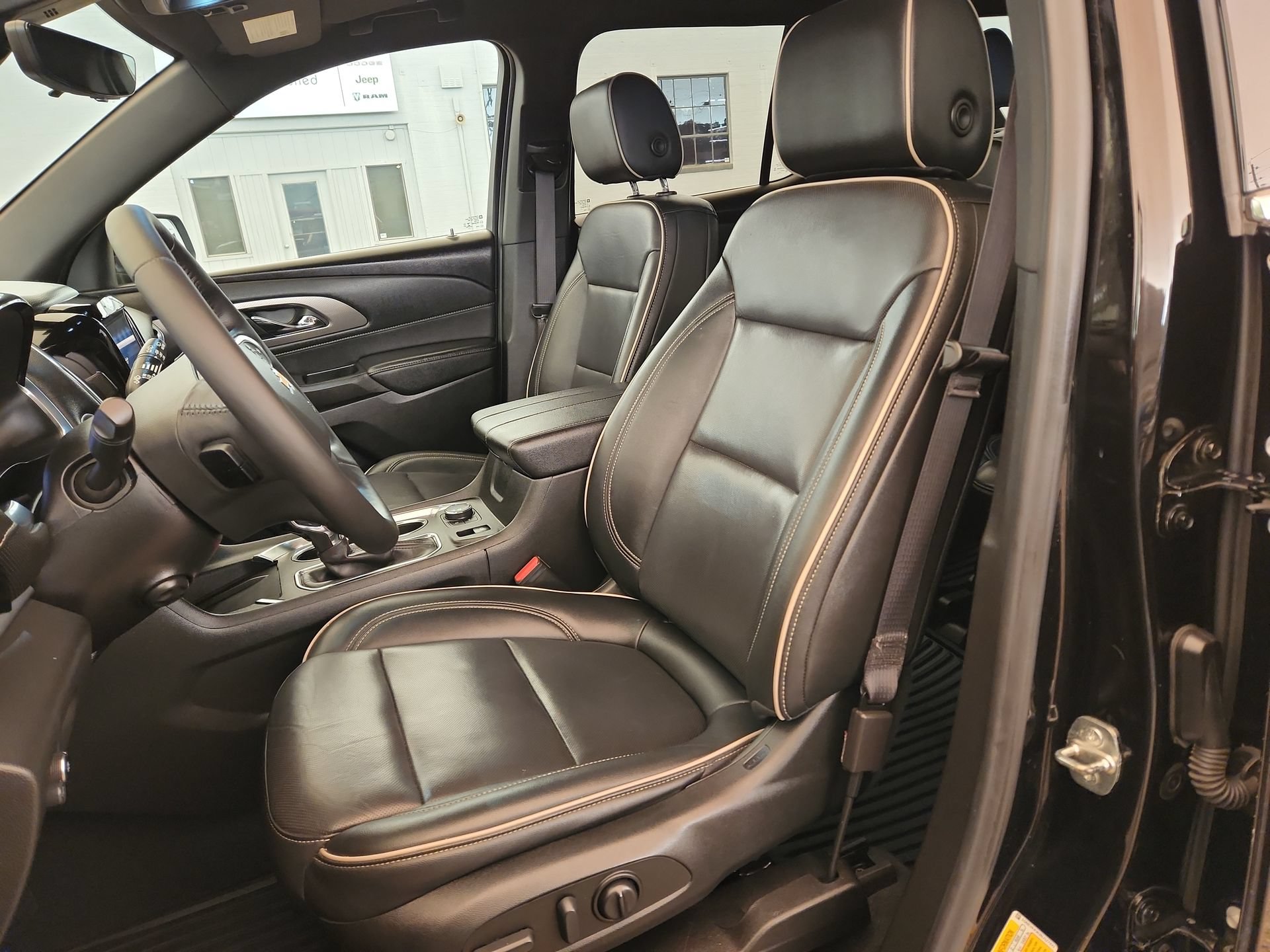 Used 2022 Chevrolet Traverse Premier AWD/4WD image 13