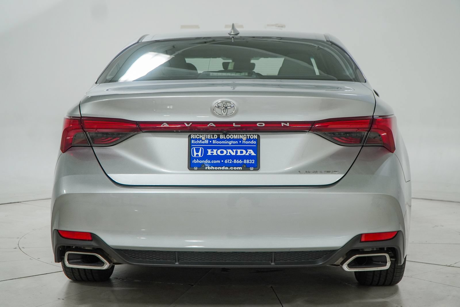 Used 2019 Toyota Avalon Limited w/ Protection Package FWD image 9