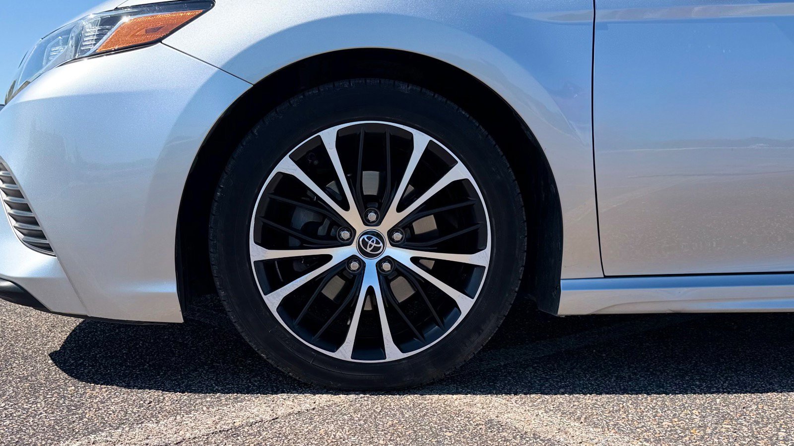 Used 2020 Toyota Camry SE image 14