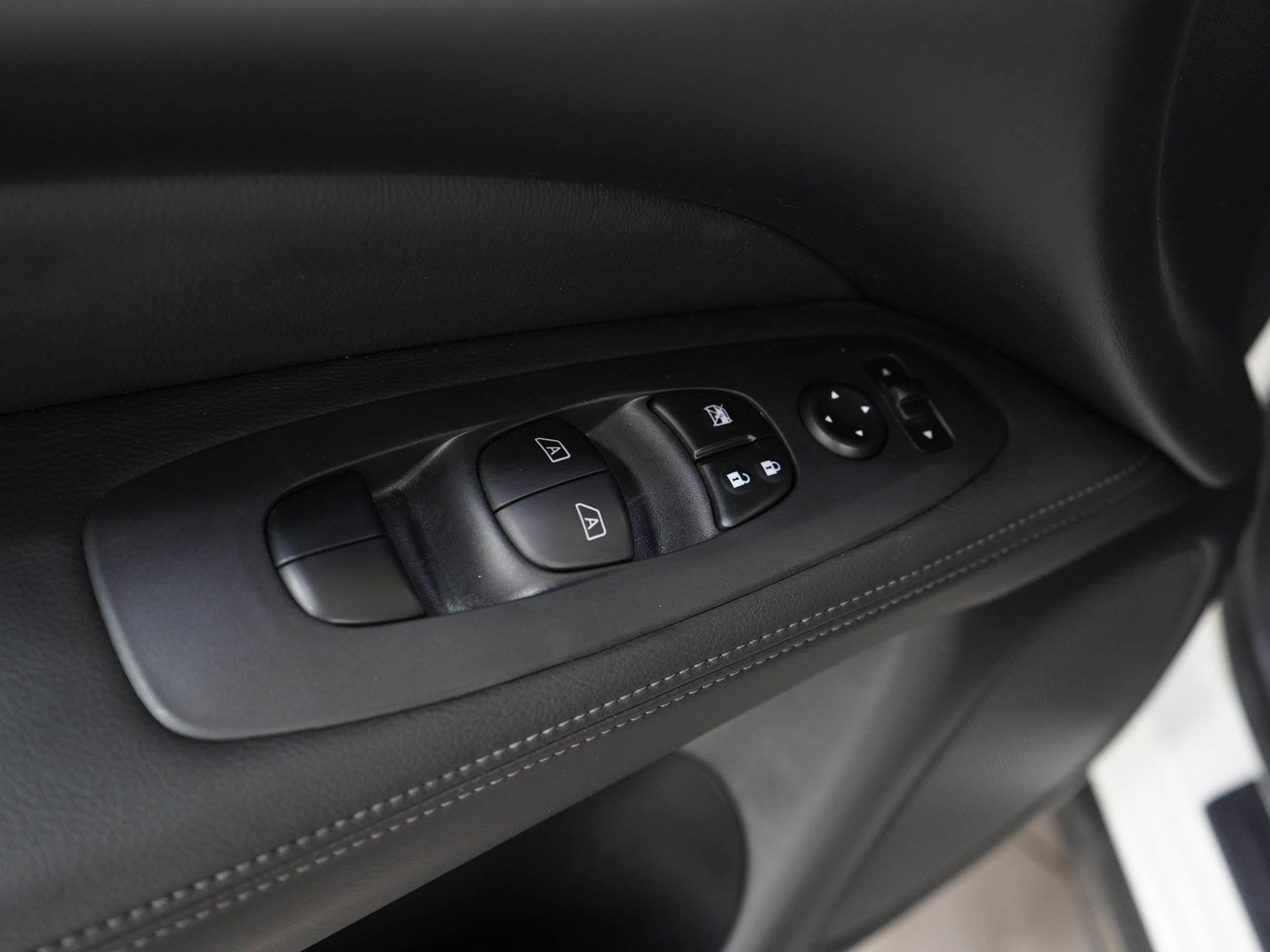 Used 2019 Nissan Pathfinder S AWD/4WD image 20