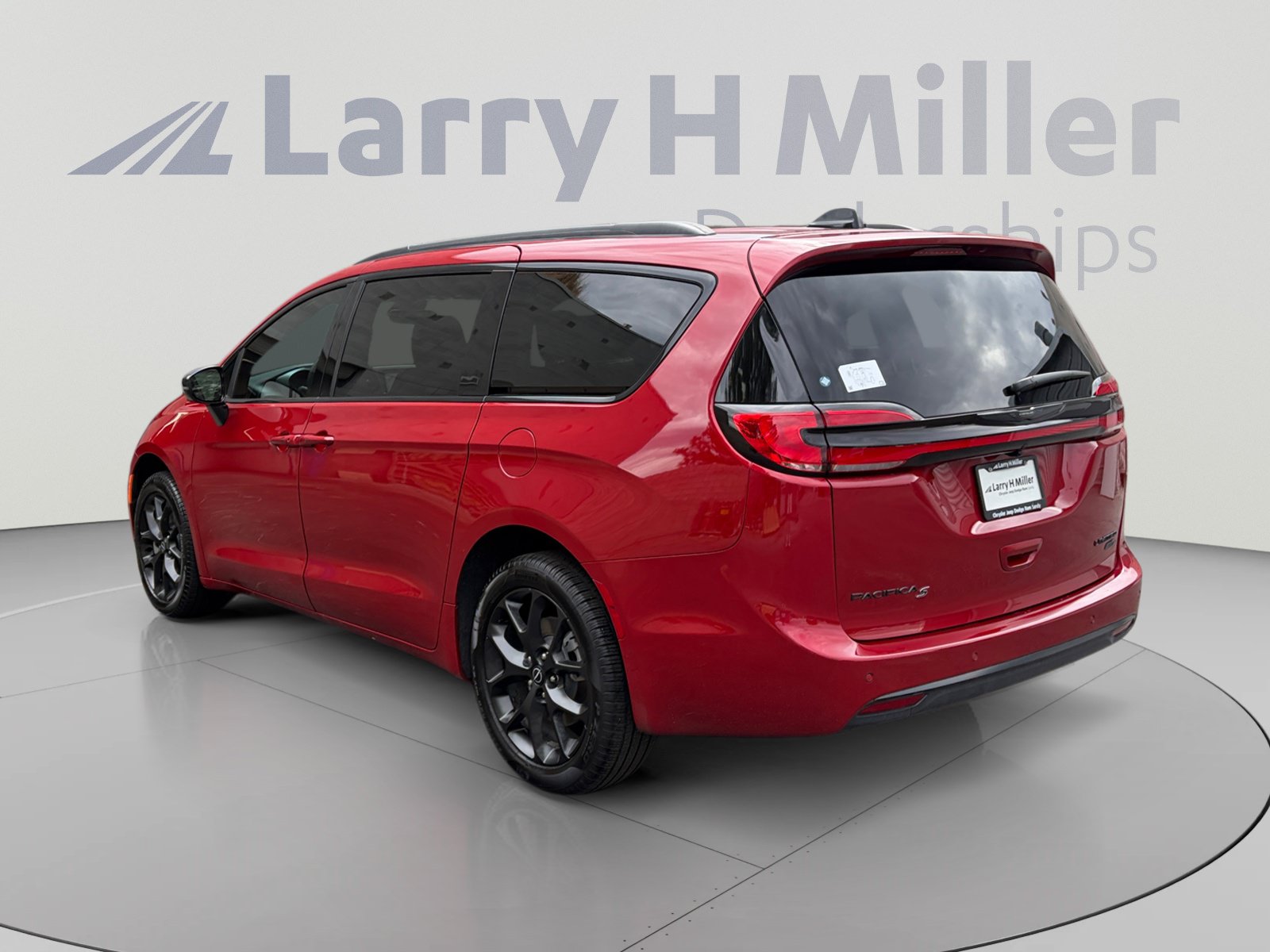New 2026 Chrysler Pacifica Limited w/ S Appearance Package AWD/4WD image 3