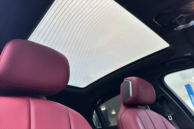 Used 2023 BMW 740i w/ Parking Assistance Package image 15