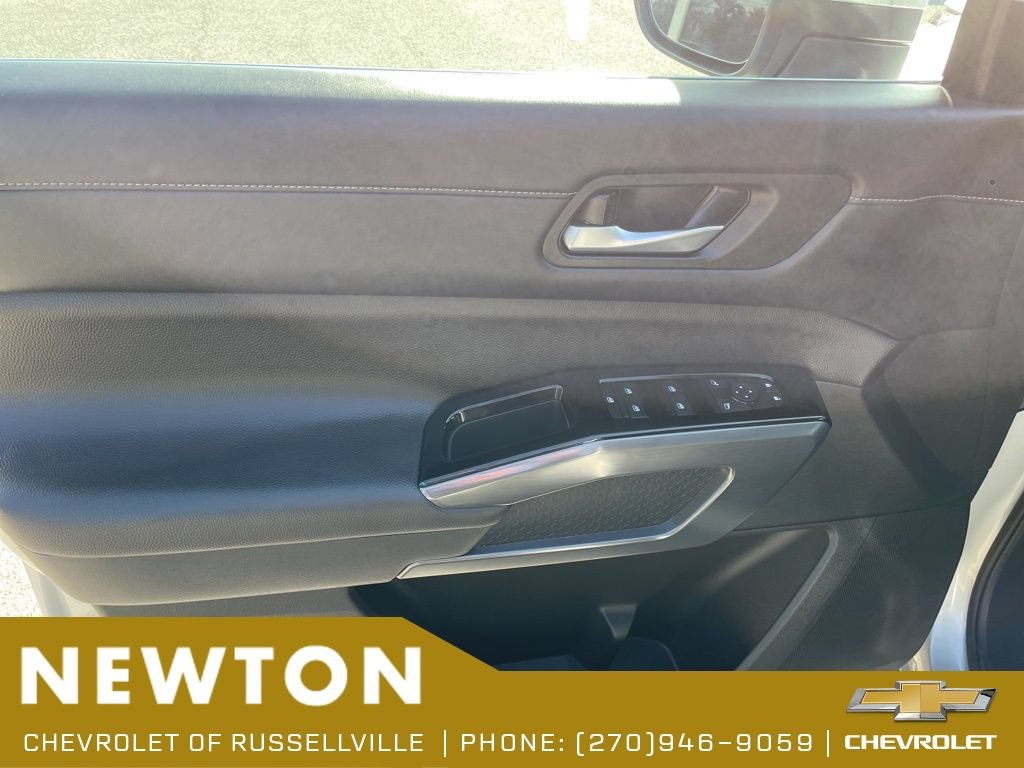 Used 2025 Nissan Pathfinder SL AWD/4WD image 5
