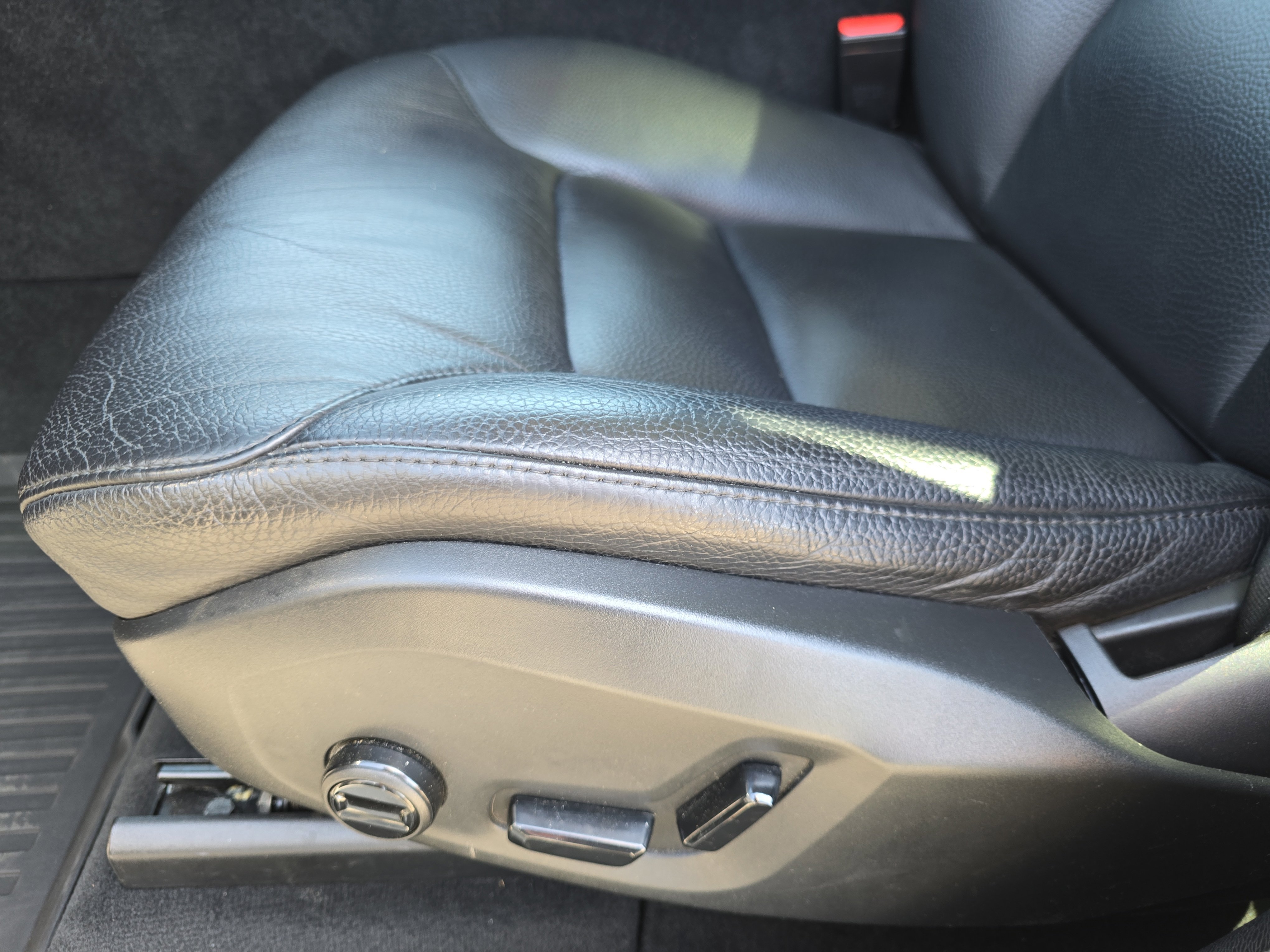 Used 2021 Volvo XC60 T5 Momentum image 29