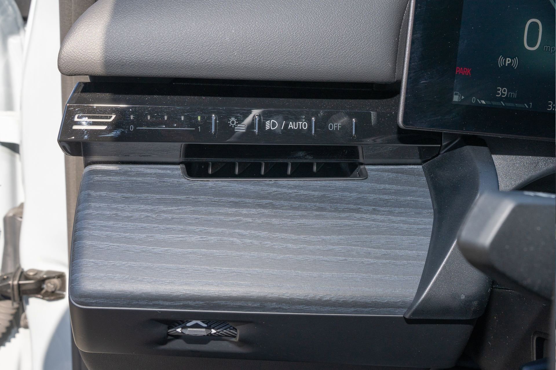 Used 2025 BMW 530i w/ M Sport Package RWD image 30