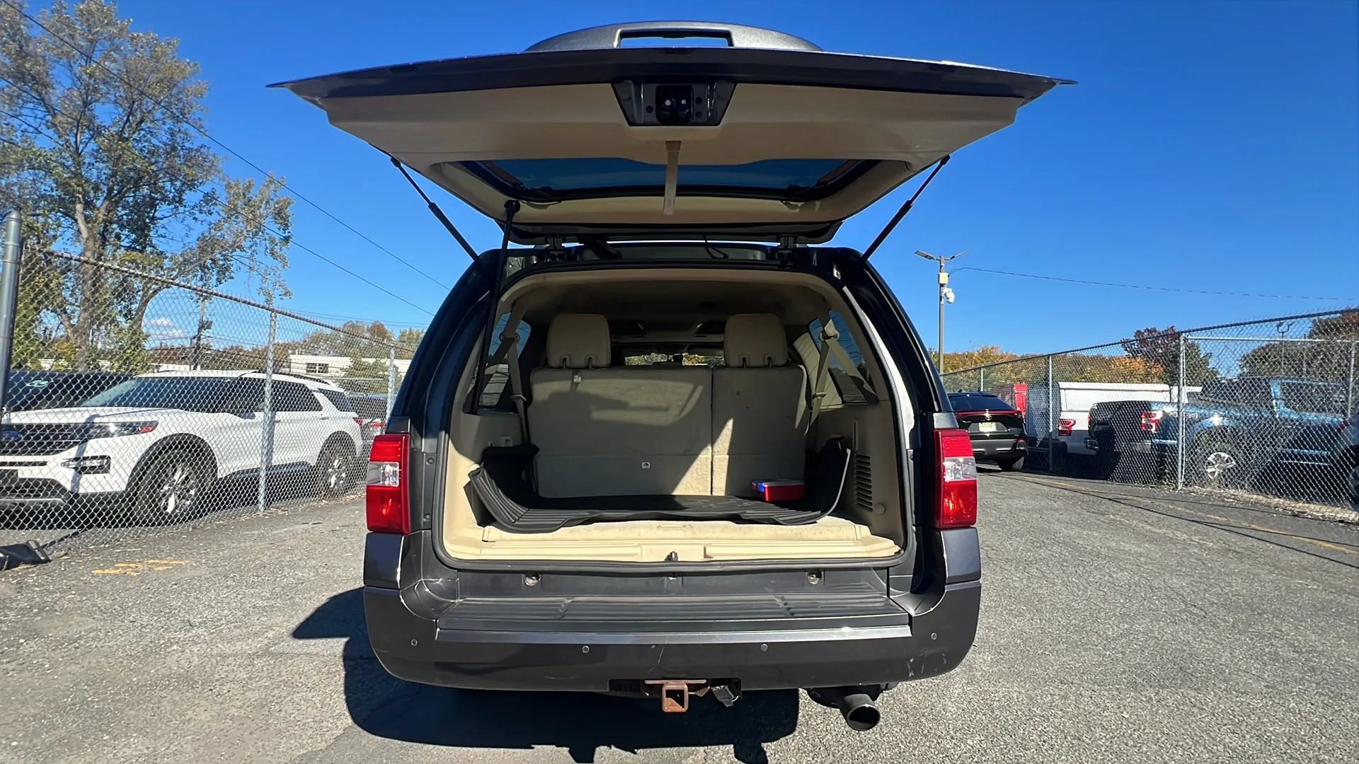 Used 2017 Ford Expedition EL Limited w/ Equipment Group 301A AWD/4WD image 9