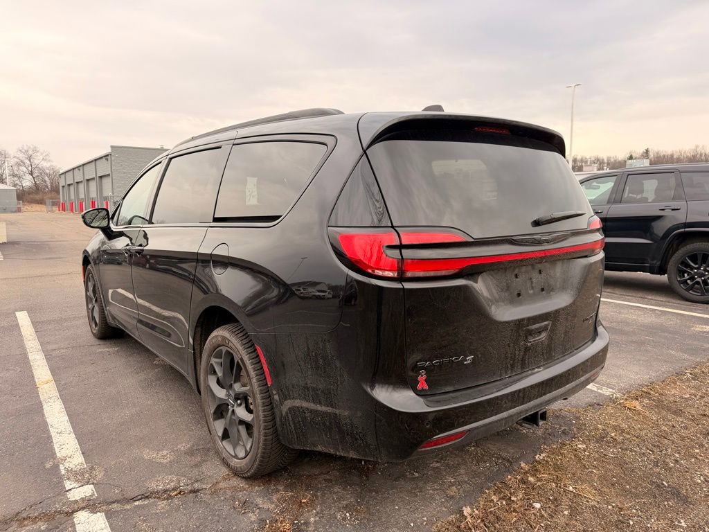 Used 2023 Chrysler Pacifica Limited w/ S Appearance Package image 9