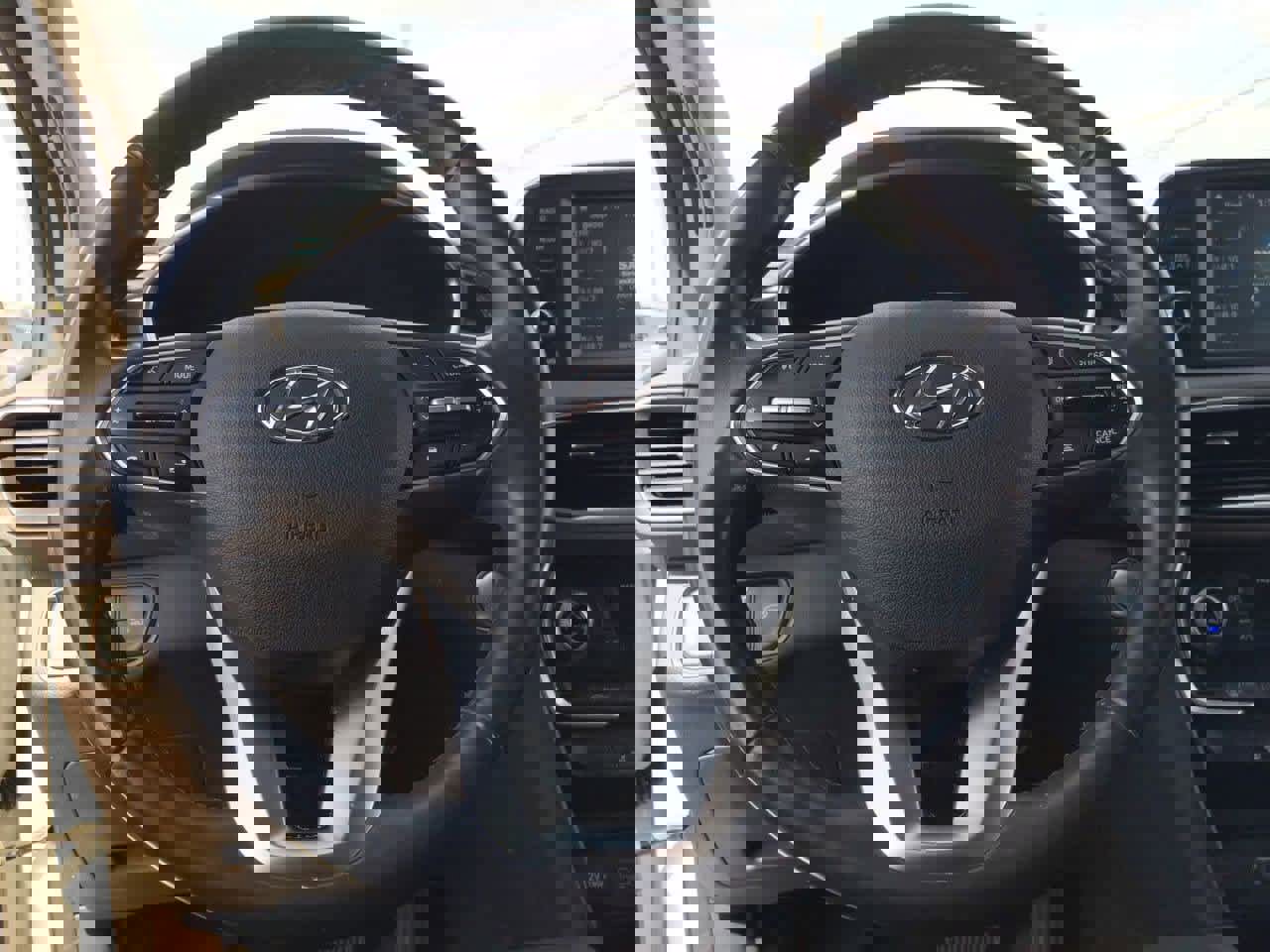 Used 2019 Hyundai Santa Fe Limited image 23