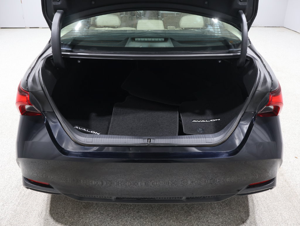 Used 2021 Toyota Avalon XLE w/ Carpet Mat Package (TMS) FWD image 19