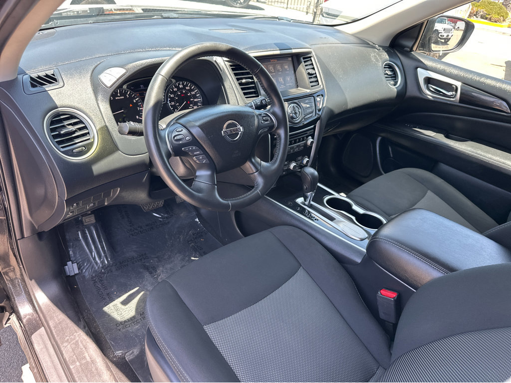 Used 2020 Nissan Pathfinder SV image 16
