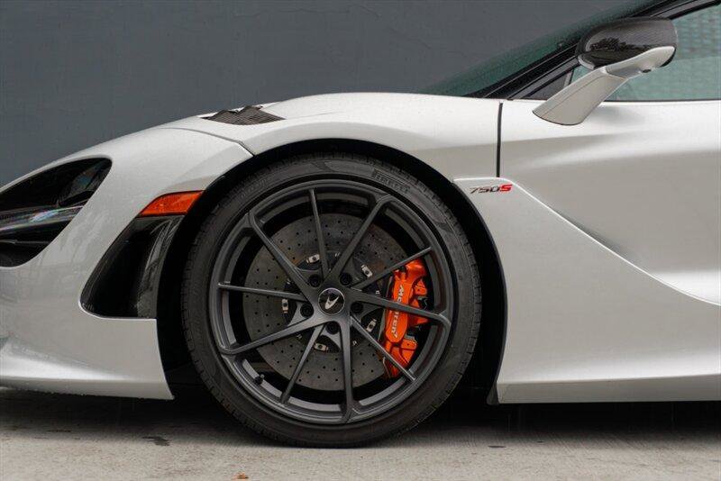 Used 2024 McLaren 750S Spider image 20
