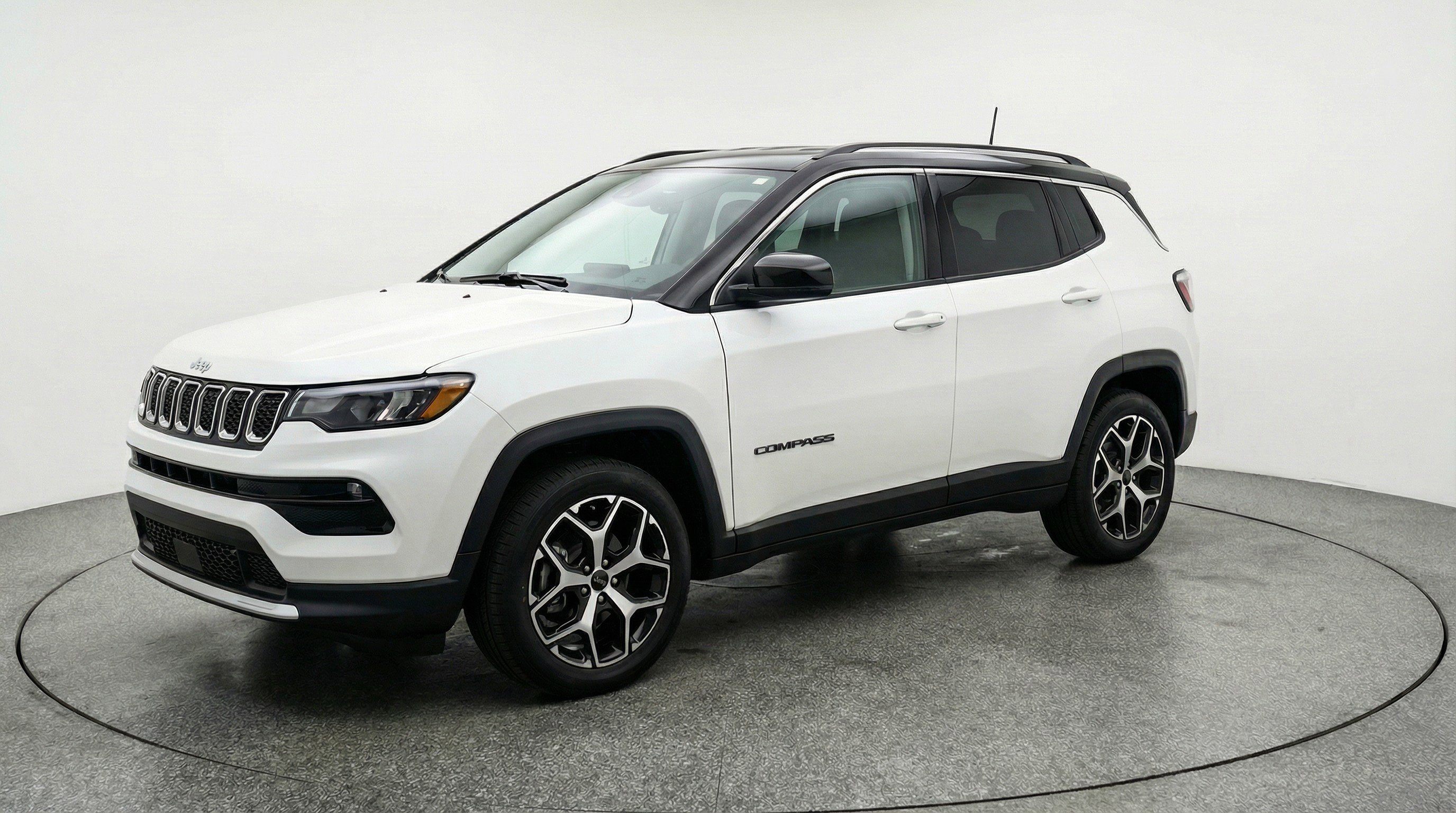 Used 2025 Jeep Compass Limited image 3