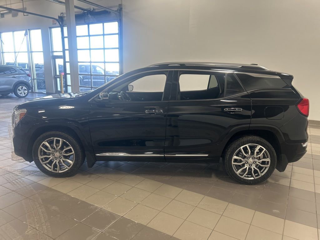 Used 2023 GMC Terrain Denali image 2
