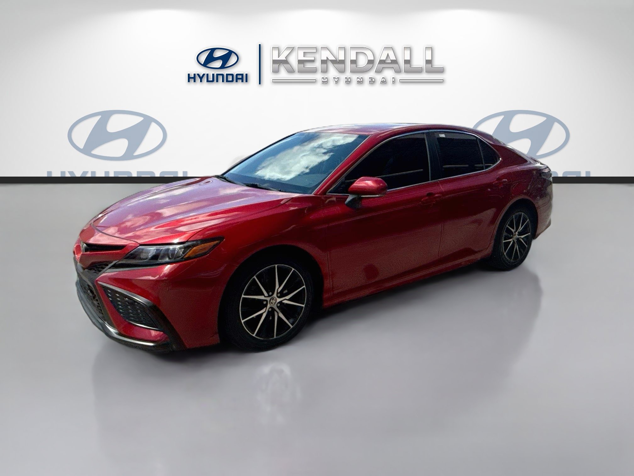 Used 2022 Toyota Camry SE FWD image 3