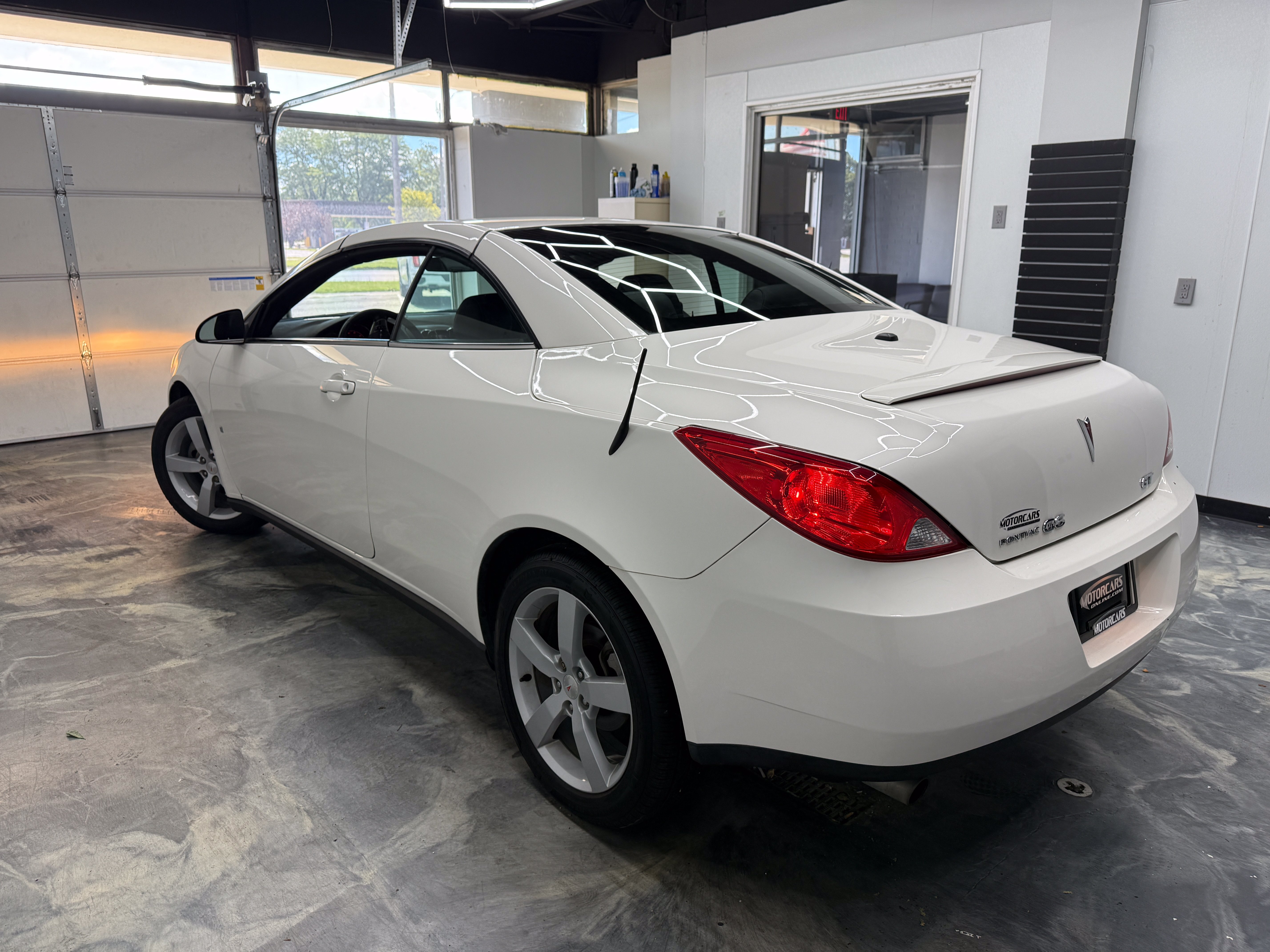 Used 2007 Pontiac G6 GT w/ Premium Package FWD image 2