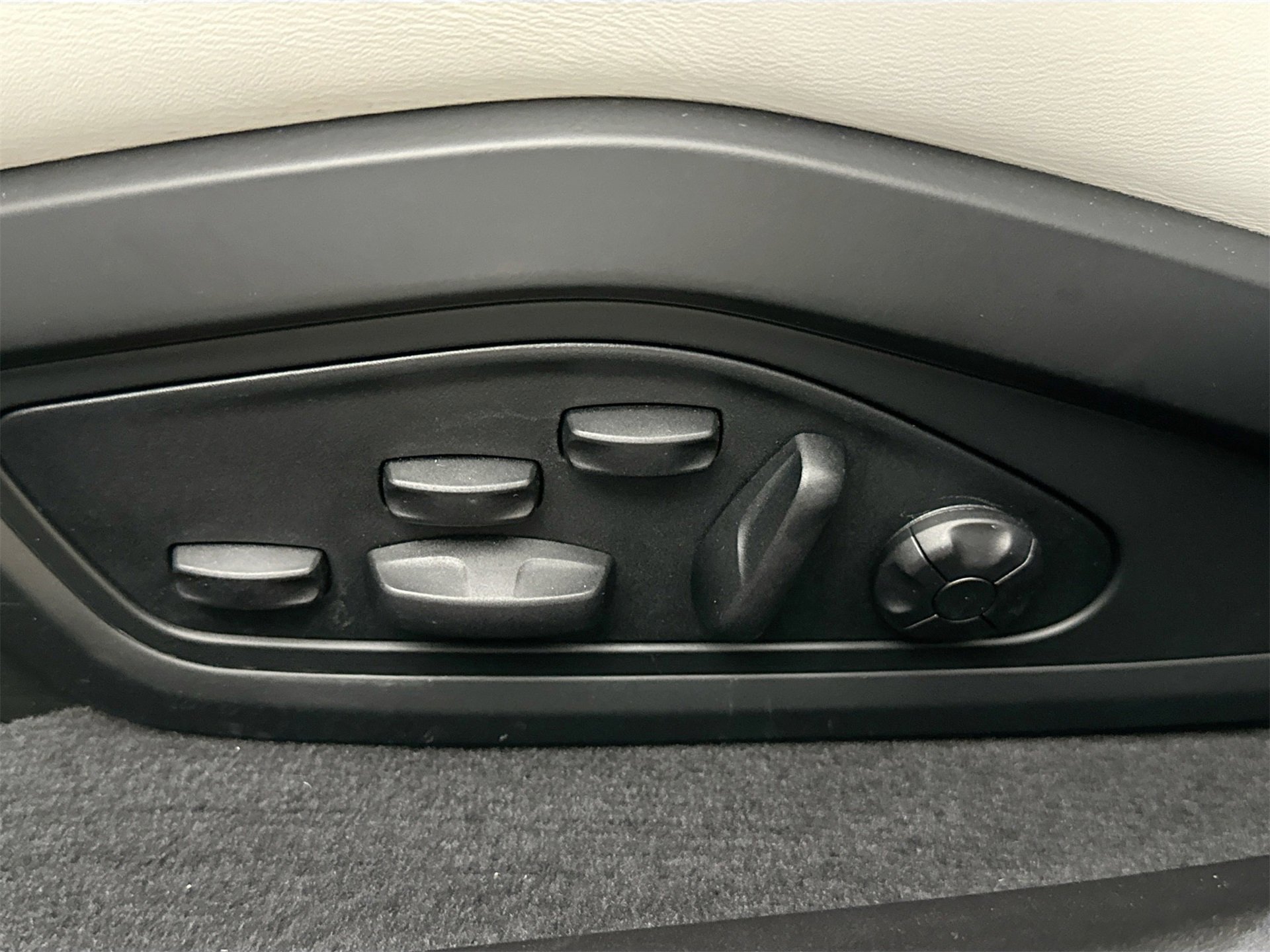 Certified 2024 Porsche Taycan GTS w/ Technology Package image 32