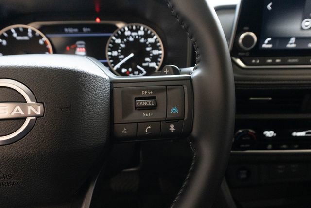 Used 2025 Nissan Rogue SV w/ SV Premium Package image 24