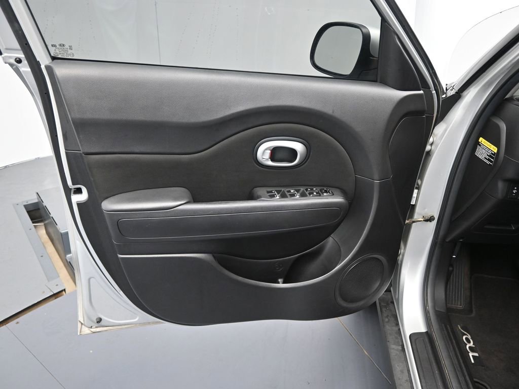 Used 2017 Kia Soul image 16