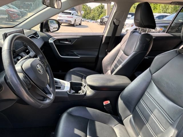 Used 2019 Toyota RAV4 XLE Premium w/ Cold Weather Package AWD/4WD image 9