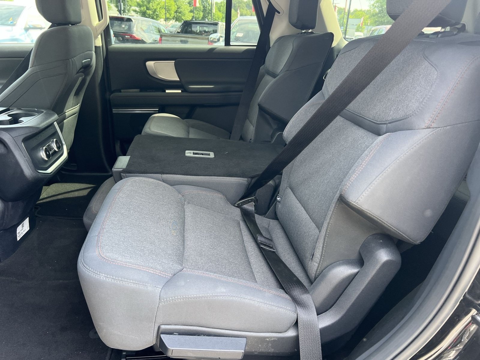 Used 2025 Ford Expedition Active AWD/4WD image 25