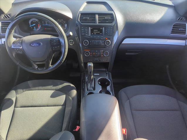 Used 2017 Ford Explorer XLT image 16