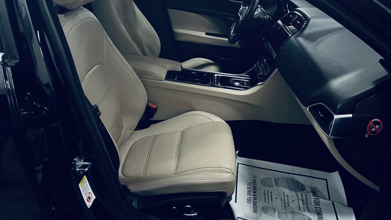 Used 2019 Jaguar XE Prestige image 21
