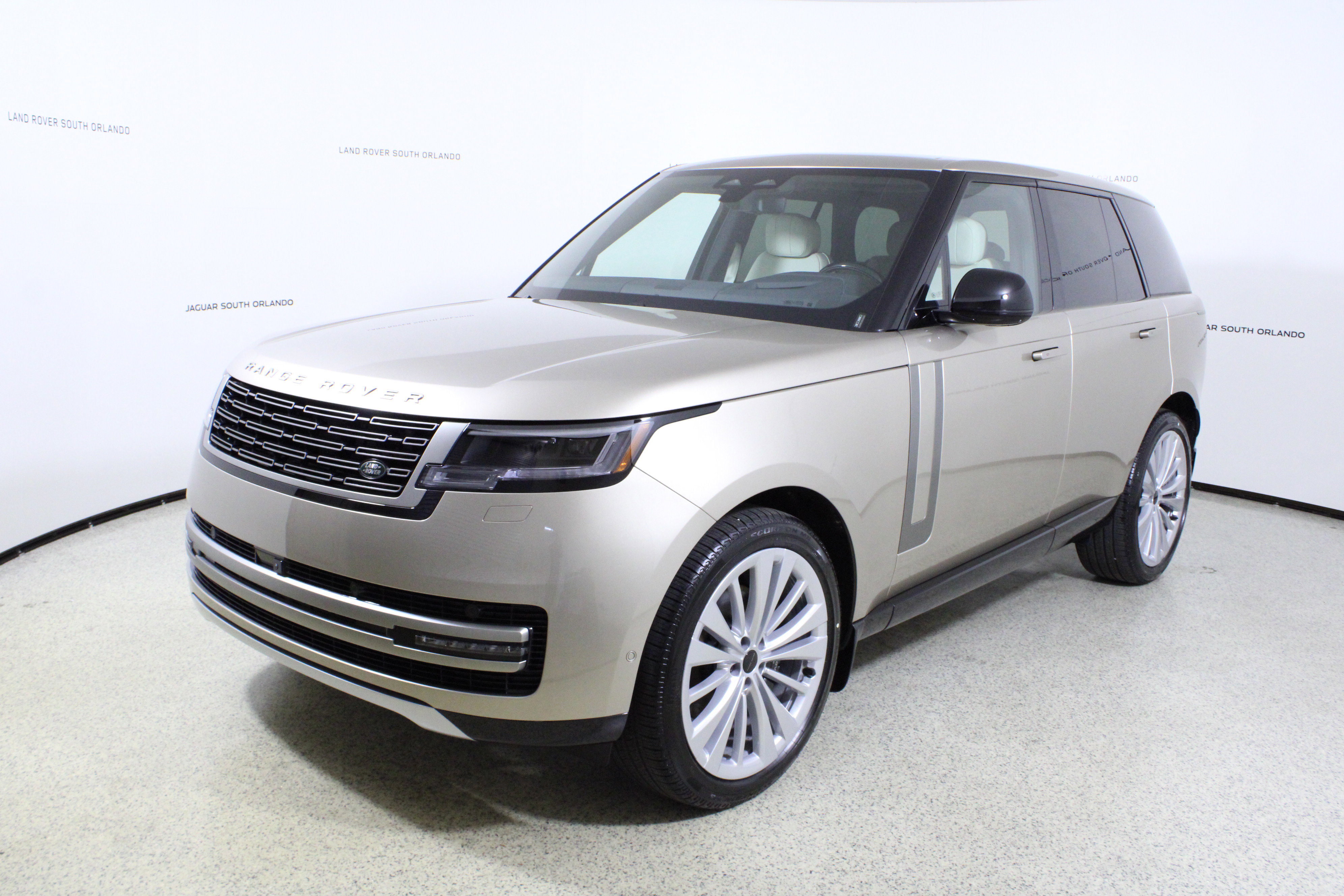 New 2026 Land Rover Range Rover SE image 4
