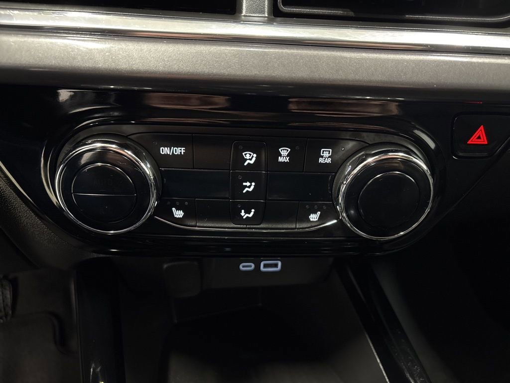 Used 2025 Chevrolet Trax ACTIV w/ Driver Confidence Package FWD image 19