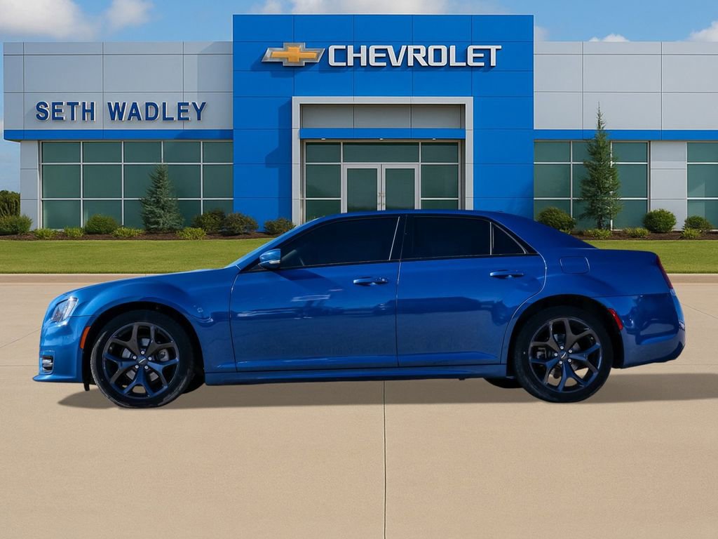 Used 2022 Chrysler 300 Touring L RWD image 4