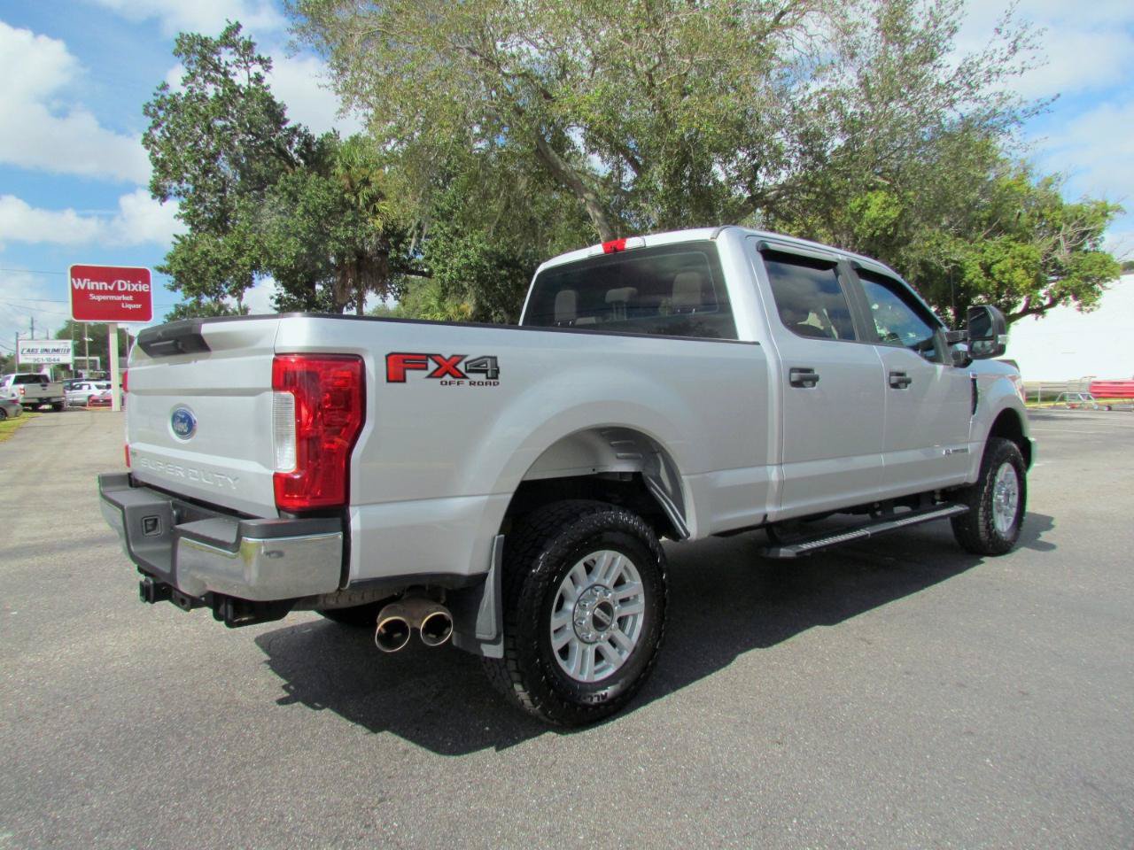 Used 2017 Ford F250 XL w/ STX Appearance Package AWD/4WD image 8