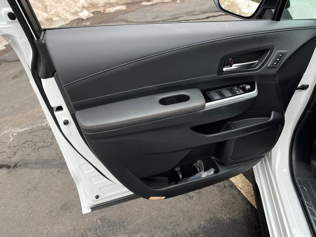 New 2026 Toyota Sienna Platinum image 11