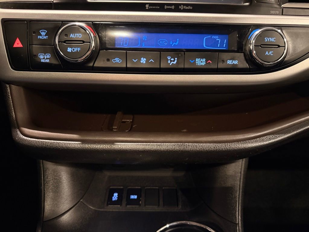 Used 2018 Toyota Highlander XLE image 27