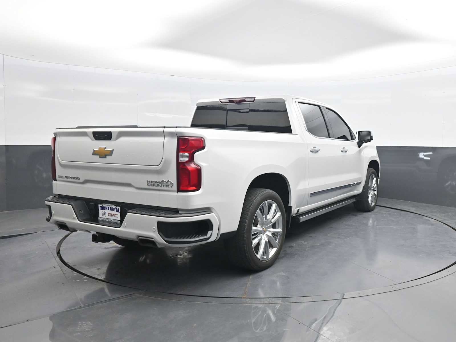 Used 2024 Chevrolet Silverado 1500 High Country w/ High Country Premium Package AWD/4WD image 7