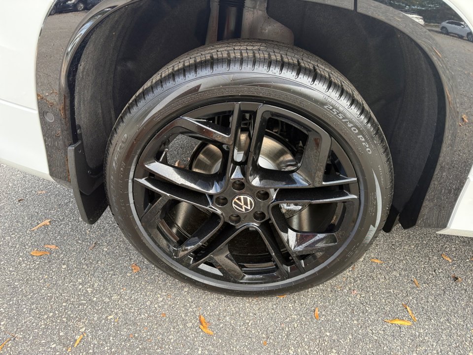 New 2026 Volkswagen Tiguan SE R-Line image 23