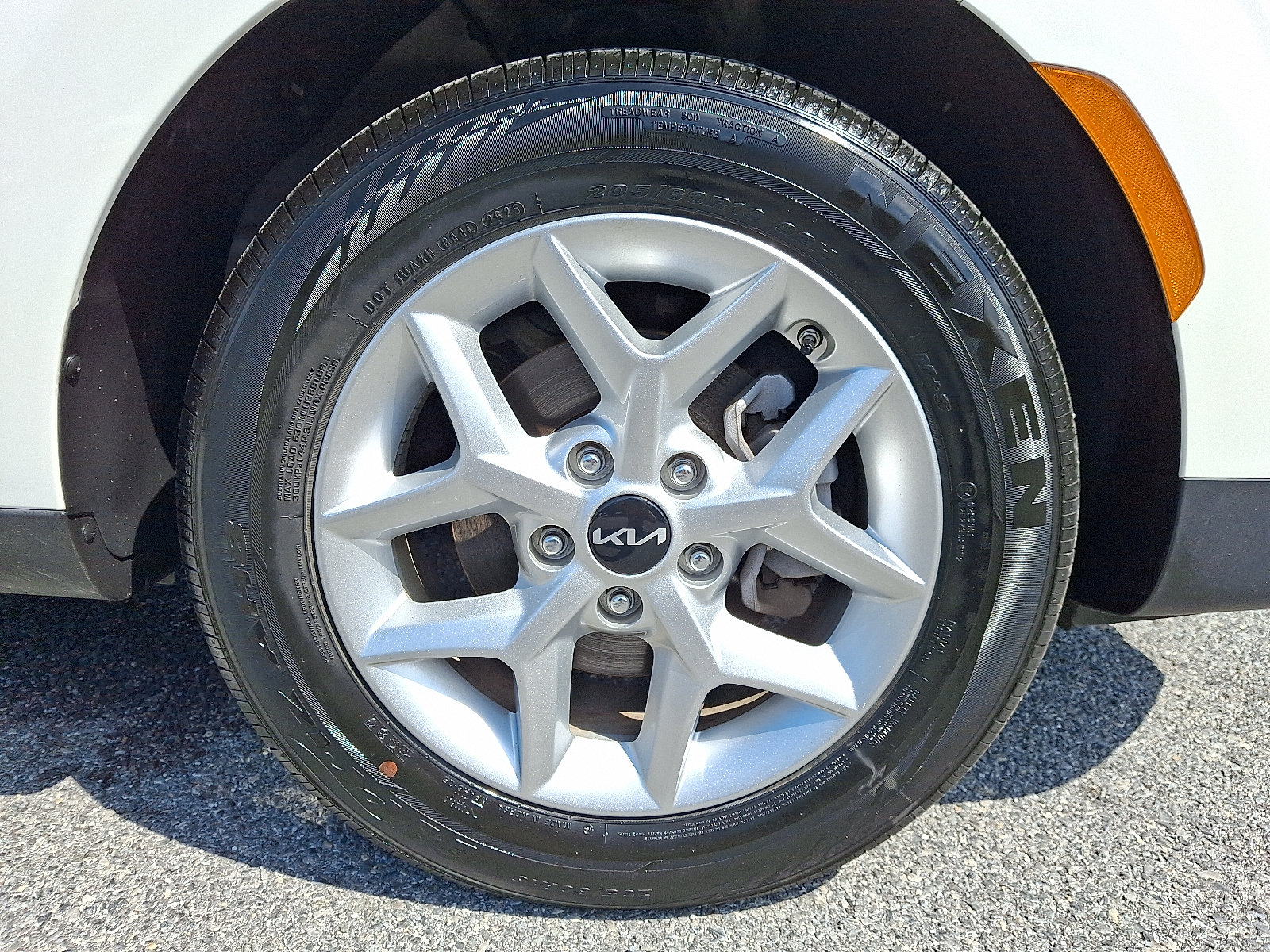 Certified 2025 Kia Soul LX w/ LX Technology Package FWD image 8