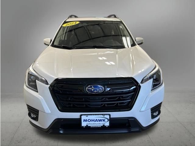 Used 2024 Subaru Forester Limited AWD/4WD image 9