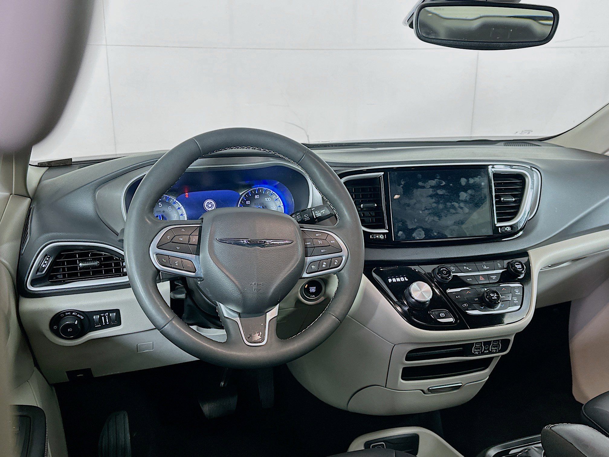 Used 2024 Chrysler Pacifica Touring-L image 18