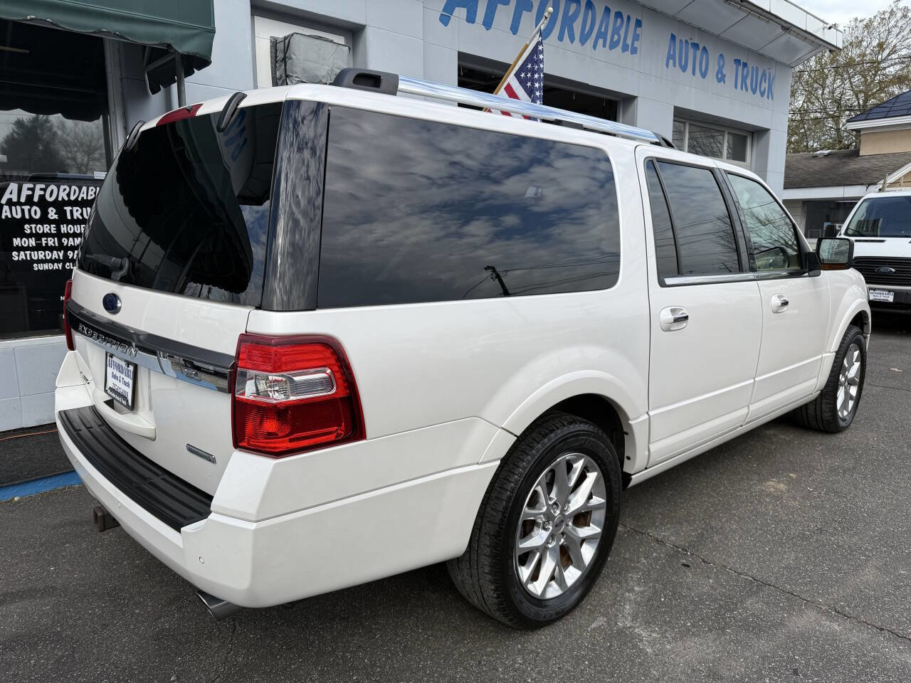 Used 2017 Ford Expedition EL Limited w/ Equipment Group 301A image 7