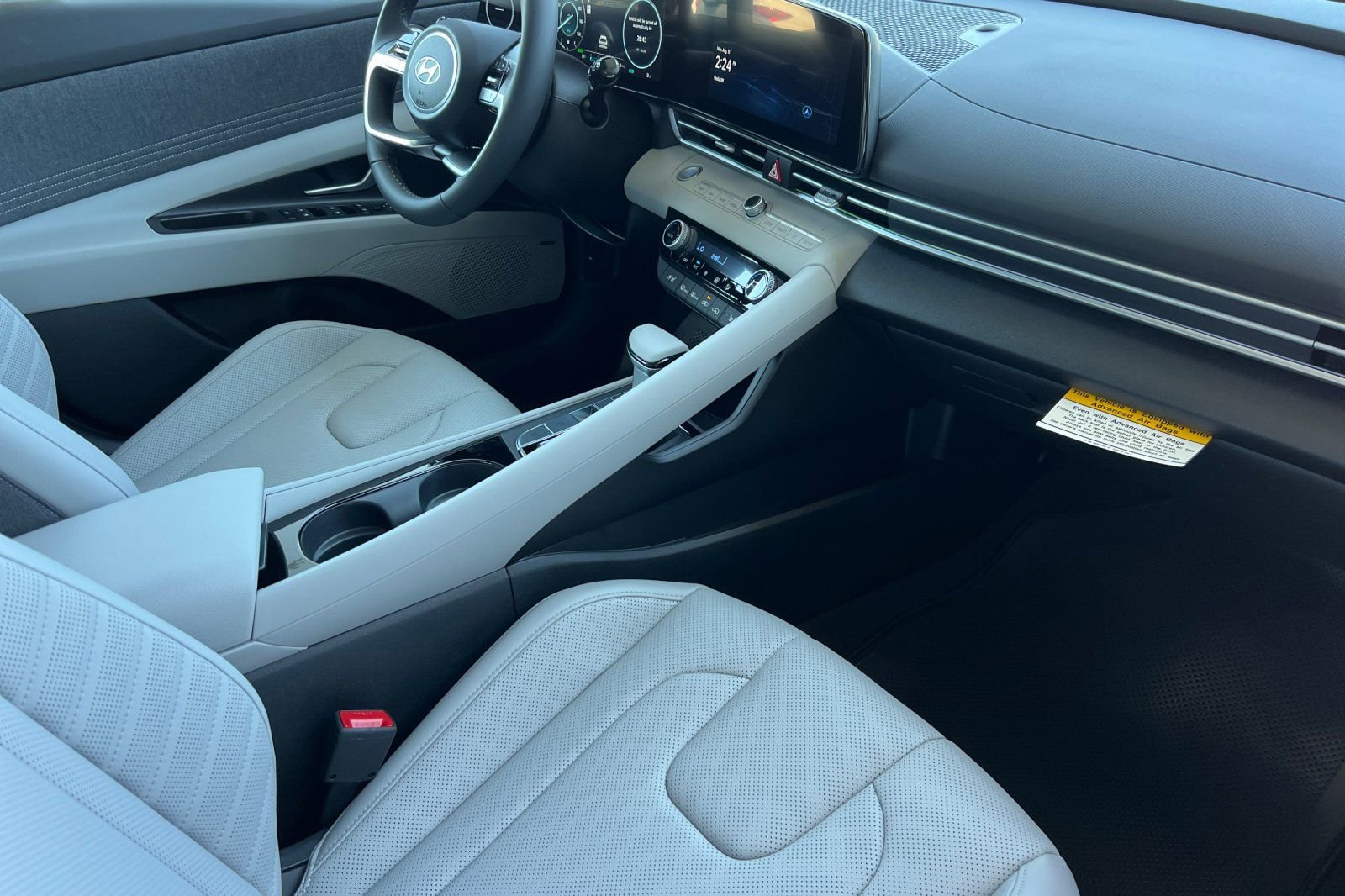 New 2025 Hyundai Elantra Limited image 13