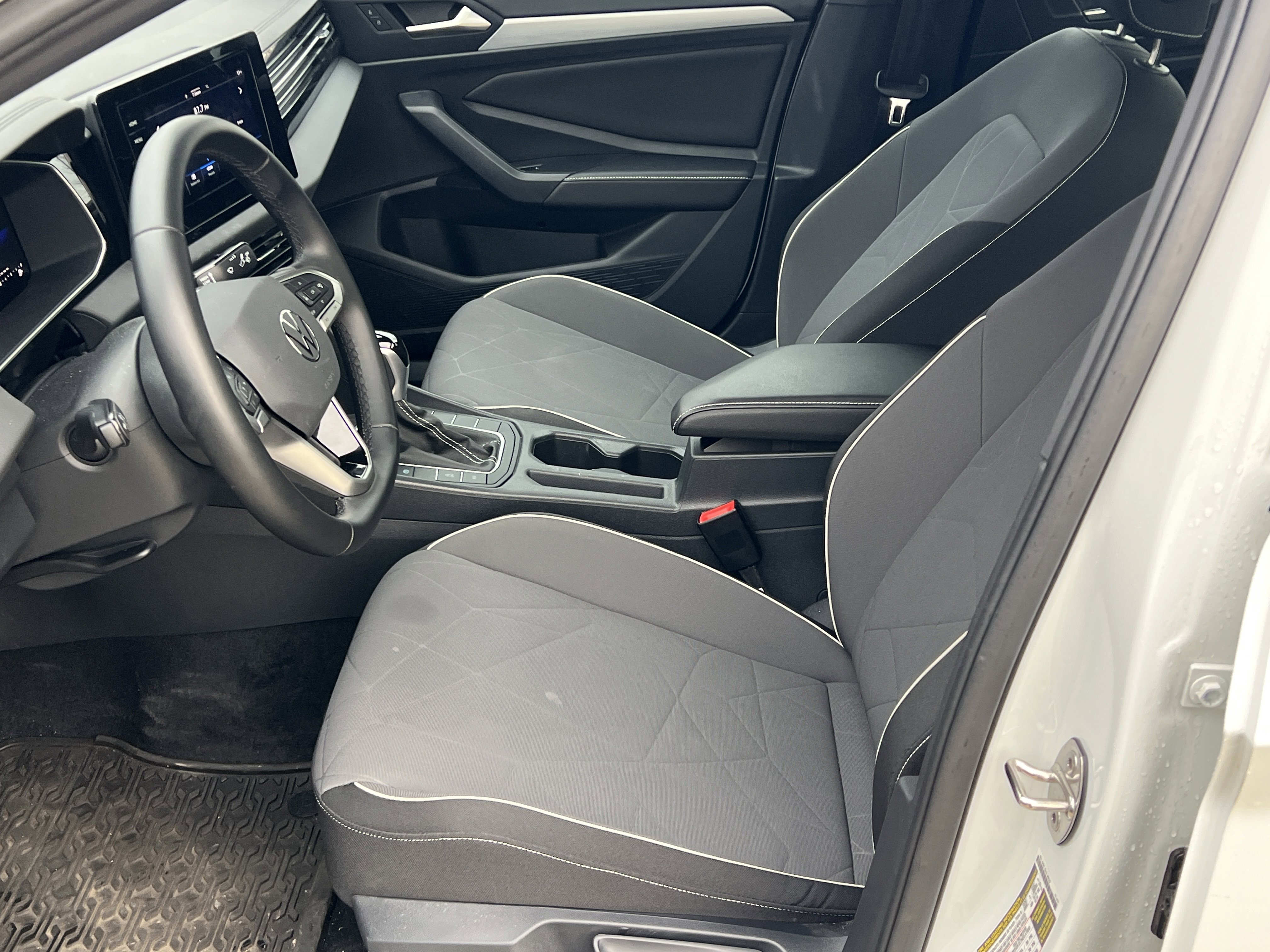 Certified 2025 Volkswagen Jetta Sport image 16