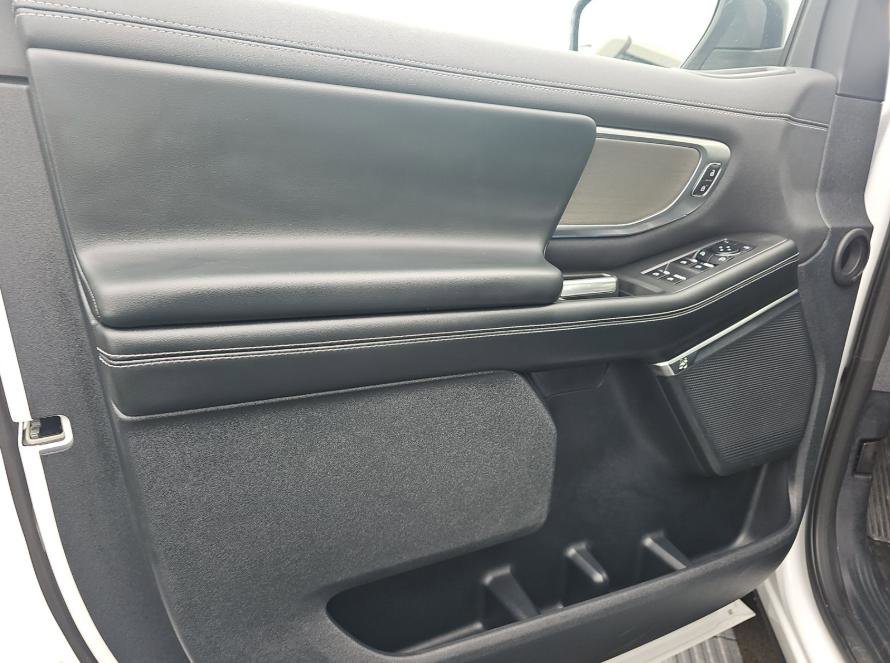 Certified 2025 Ford Expedition Platinum AWD/4WD image 11