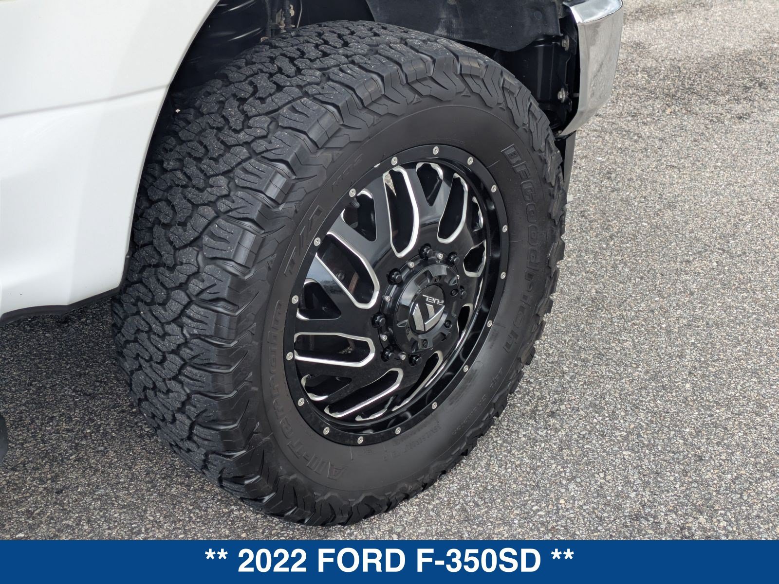 Used 2022 Ford F350 Lariat w/ Lariat Ultimate Package AWD/4WD image 13