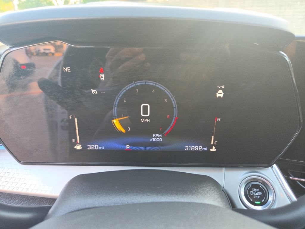 Used 2025 Chevrolet Trax LT w/ LT Convenience Package FWD image 9