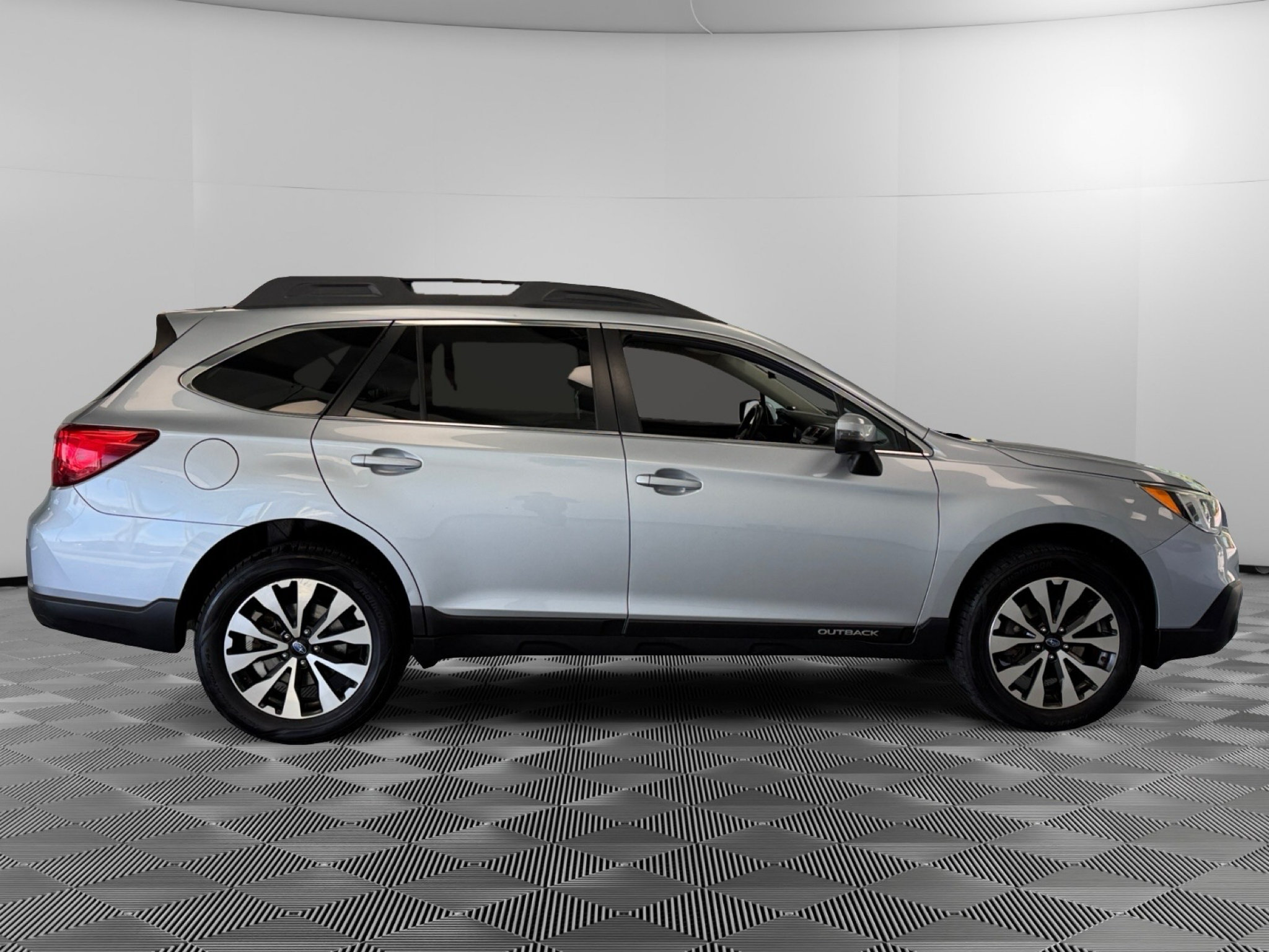 Used 2017 Subaru Outback 3.6R Limited AWD/4WD image 9