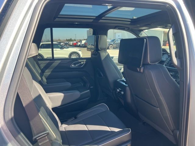 Used 2024 GMC Yukon SLT w/ SLT Luxury Package image 11