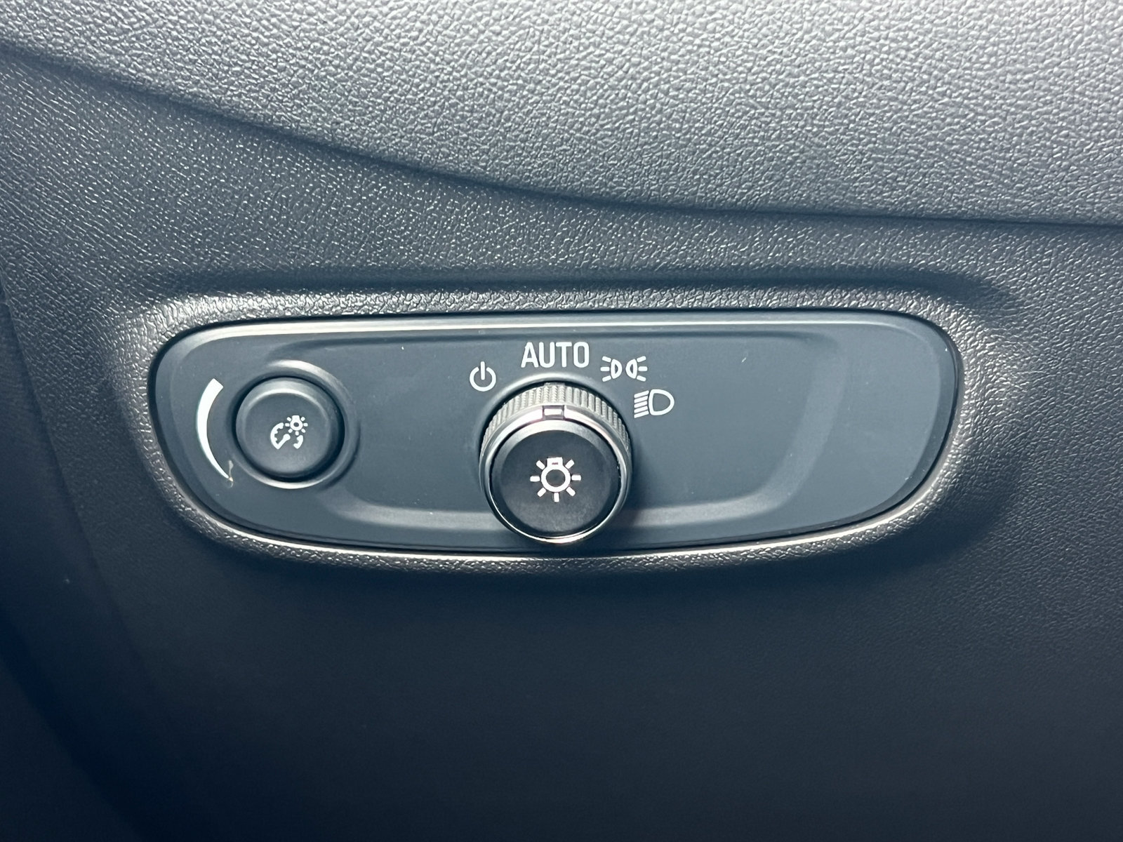 Used 2024 Chevrolet Equinox LT FWD image 16