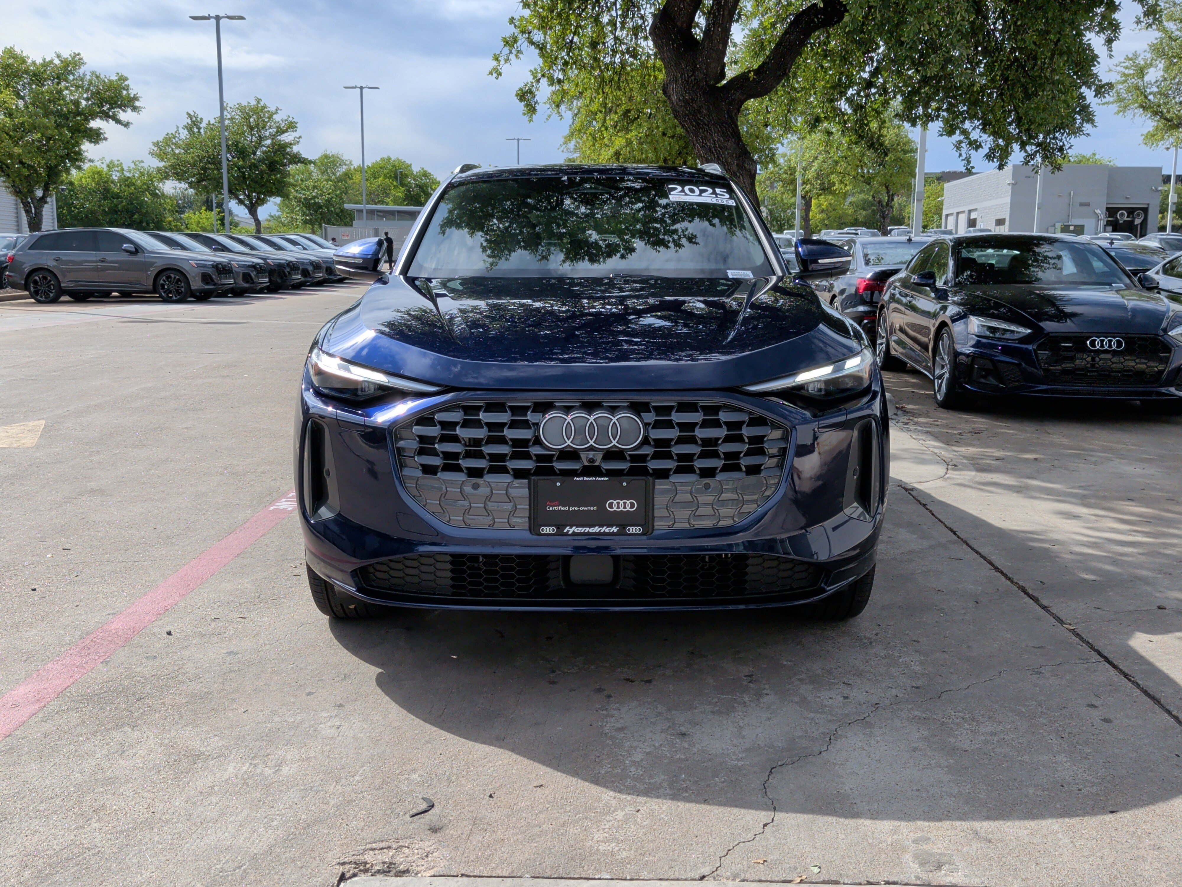 Used 2025 Audi Q5 Premium w/ Convenience Package image 3