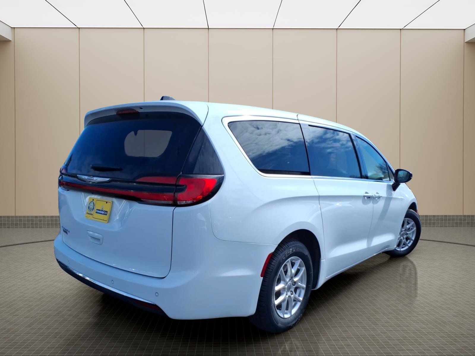 Used 2025 Chrysler Pacifica Select image 7